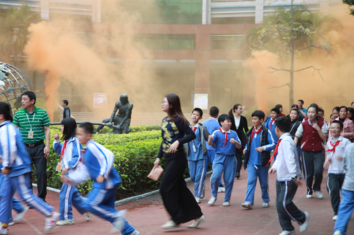 每學(xué)期都有疏散逃生演練？這就對(duì)了！ ——龍華中英文實(shí)驗(yàn)學(xué)校舉行消防安全疏散演練 