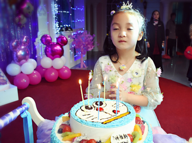 鐘佳妤小朋友，六周歲生日啦??！