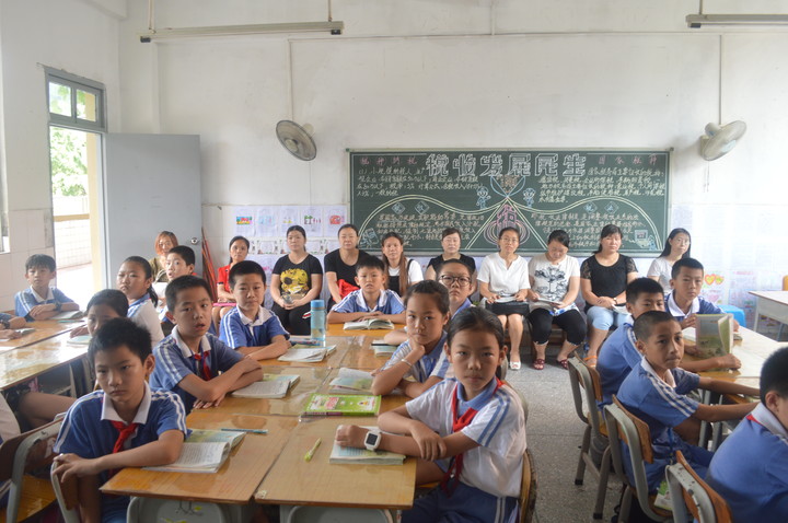 走進標尚  家長體驗“三生教育”——標尚學(xué)校小學(xué)部舉行教學(xué)開放日活動