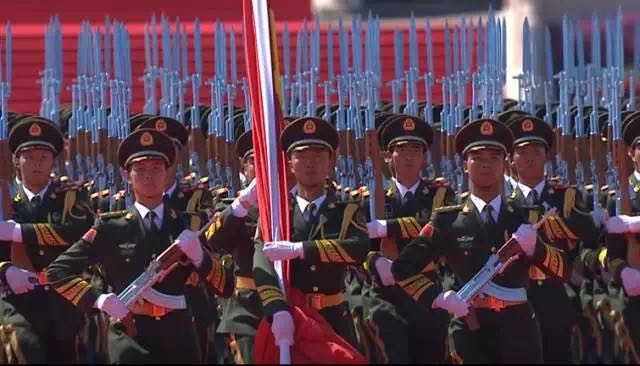 燃爆了！主席沙場(chǎng)點(diǎn)兵，這些事兒一定講給孩子聽(tīng)！