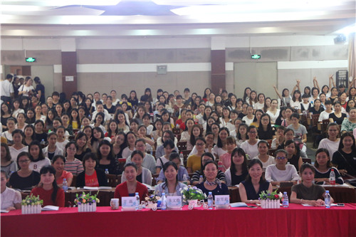 勇?lián)厝握棺晕?，砥礪前行沁芳華