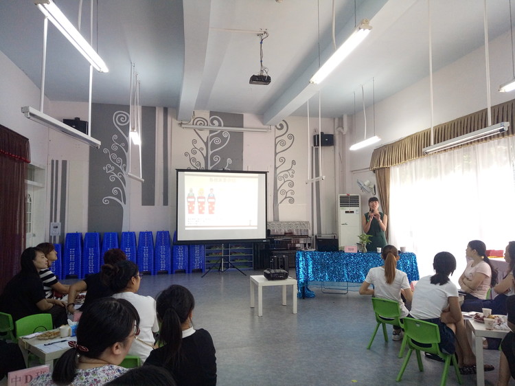 “家園攜手，共同擔(dān)當(dāng)”——溪山幼兒園第七屆家長(zhǎng)委員會(huì)第一次會(huì)議