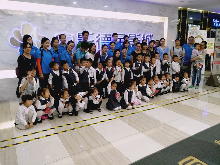 參觀影院、快樂(lè)觀影——遠(yuǎn)恒佳花園幼兒園中六班親子社會(huì)體驗(yàn)活動(dòng) 