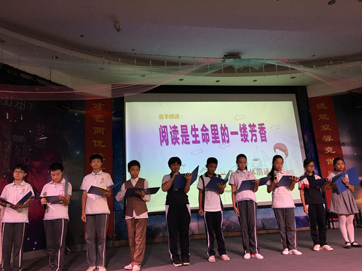“青春飛揚(yáng)，載夢(mèng)遠(yuǎn)航”----初中部舉行學(xué)生演講比賽