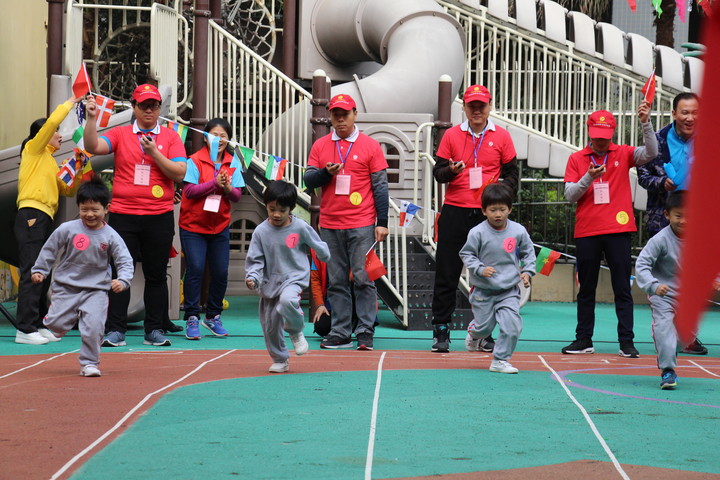 向前進(jìn)吧！中班的娃們