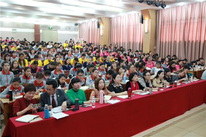 學(xué)習(xí)引領(lǐng)發(fā)展，創(chuàng)新增長活力——集團(tuán)幼兒園2018年全員教師（行政）專業(yè)培訓(xùn)