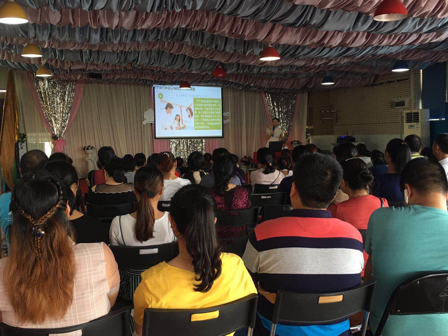 80后、90后育兒遇困擾  育兒專家現場支大招