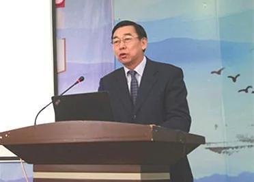 卜祥林校長為干部、教師進行課堂教學(xué)全員培訓(xùn)