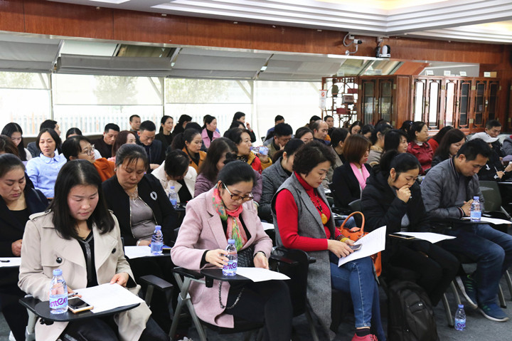  干部學(xué)期述職，陽光民主測評——學(xué)校期末干部民主測評工作扎實開展