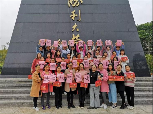 “春風(fēng)十里，女王是我”——碧水龍庭幼兒園慶三八節(jié)活動(dòng)