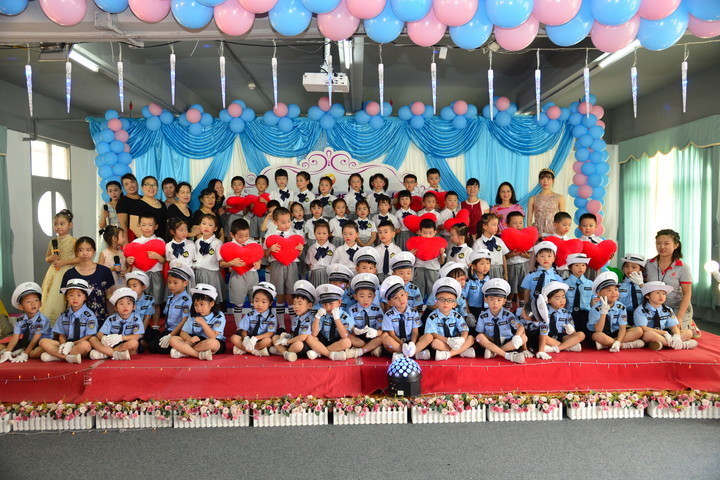 “愛(ài)心手拉手、相伴共成長(zhǎng)”                 ——遠(yuǎn)恒佳花園幼兒園中班組慶六一暨感恩月匯演活動(dòng)