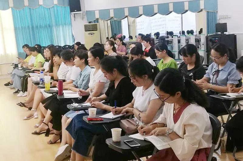 聚焦課程建設(shè)，提高品質(zhì)發(fā)展