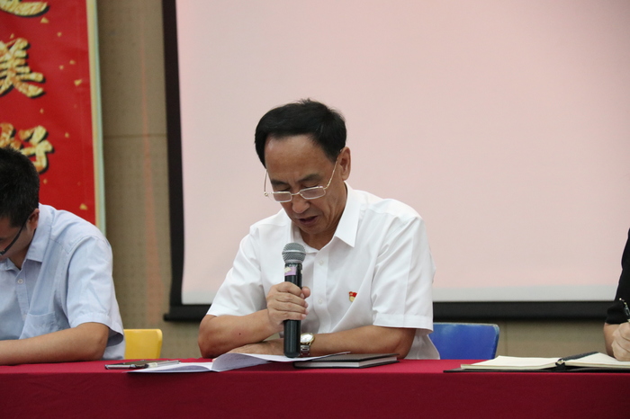 快訊：學(xué)校召開第二次全體干部、教師大會， 進行師德、“創(chuàng)文”、安全等方面培訓(xùn)