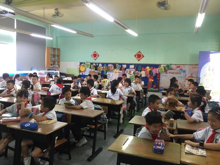 “多學(xué)多看多動手，科學(xué)世界任我游”——記小學(xué)部科技節(jié)系列活動