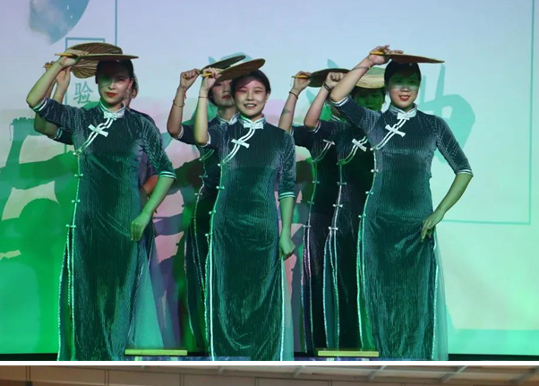 喜迎月圓中秋，共賀建黨百年