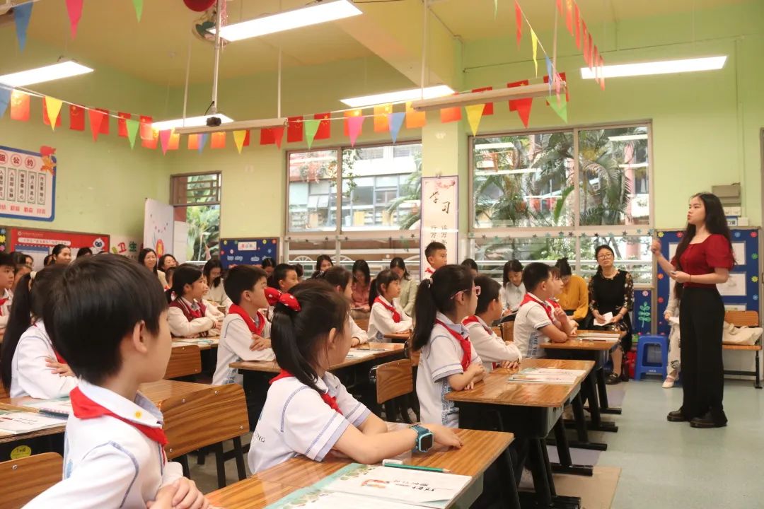 以漢字之涵養(yǎng)，育學(xué)子之美德——記民治中學(xué)教育集團民順小學(xué)與龍華中英文實驗學(xué)?！皾h字德育”交流活動